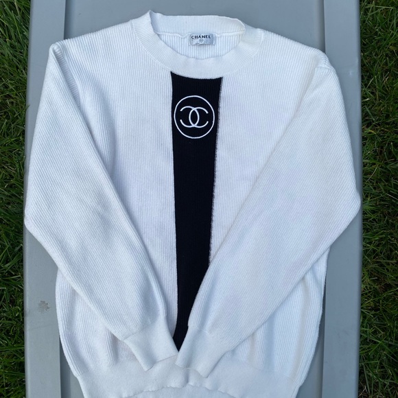 CHANEL Black and White Crewneck Sweater - Picture 2 of 3